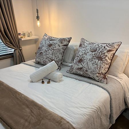Luxury Upmarket Guesthouse 20 On 4Th 루스텐버그 외부 사진