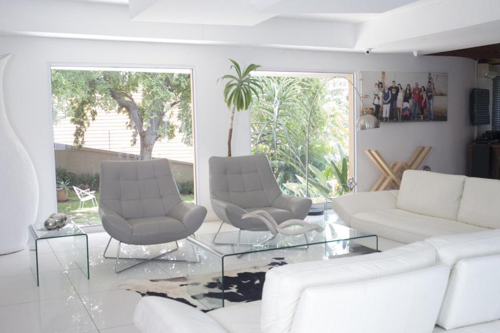 Luxury Upmarket Guesthouse 20 On 4Th 루스텐버그 외부 사진