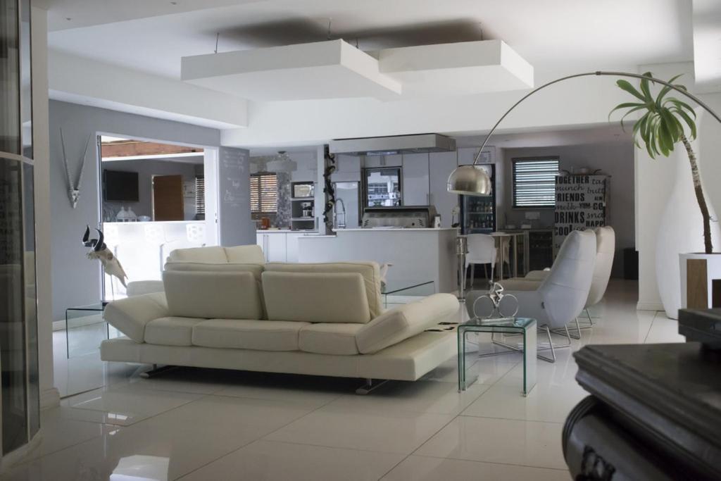 Luxury Upmarket Guesthouse 20 On 4Th 루스텐버그 외부 사진