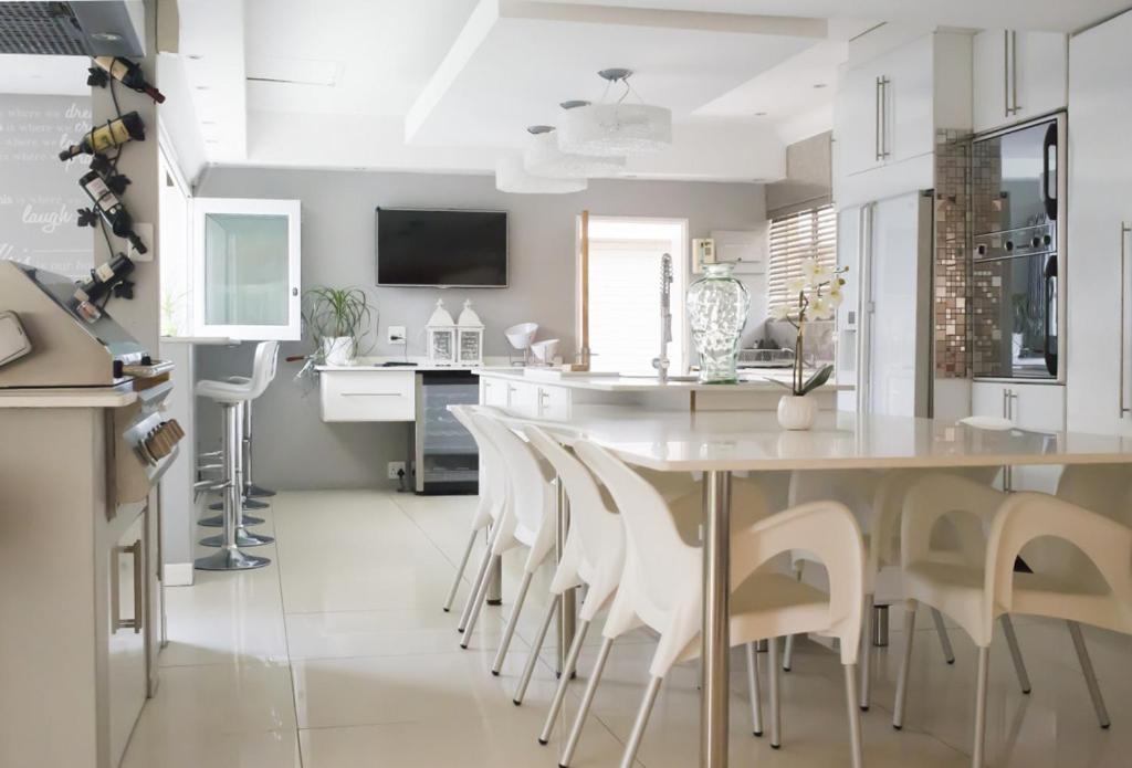 Luxury Upmarket Guesthouse 20 On 4Th 루스텐버그 외부 사진