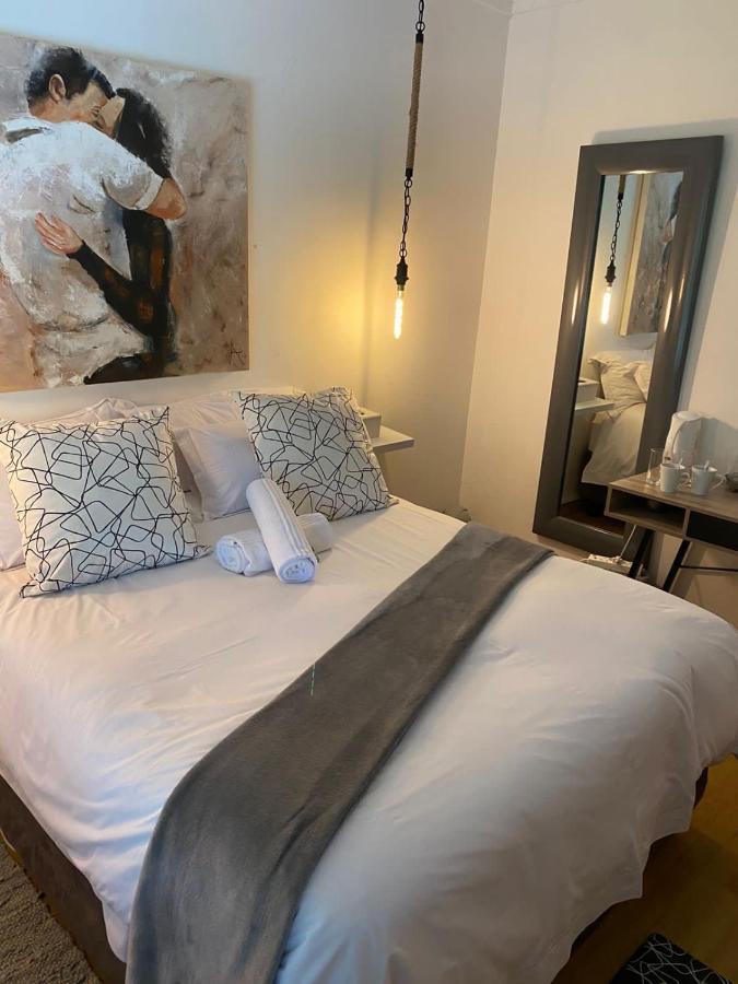 Luxury Upmarket Guesthouse 20 On 4Th 루스텐버그 외부 사진