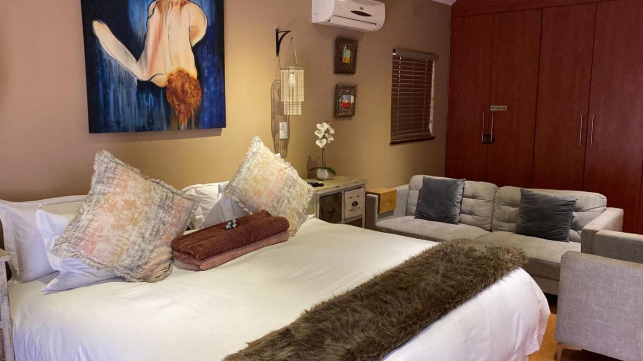 Luxury Upmarket Guesthouse 20 On 4Th 루스텐버그 외부 사진