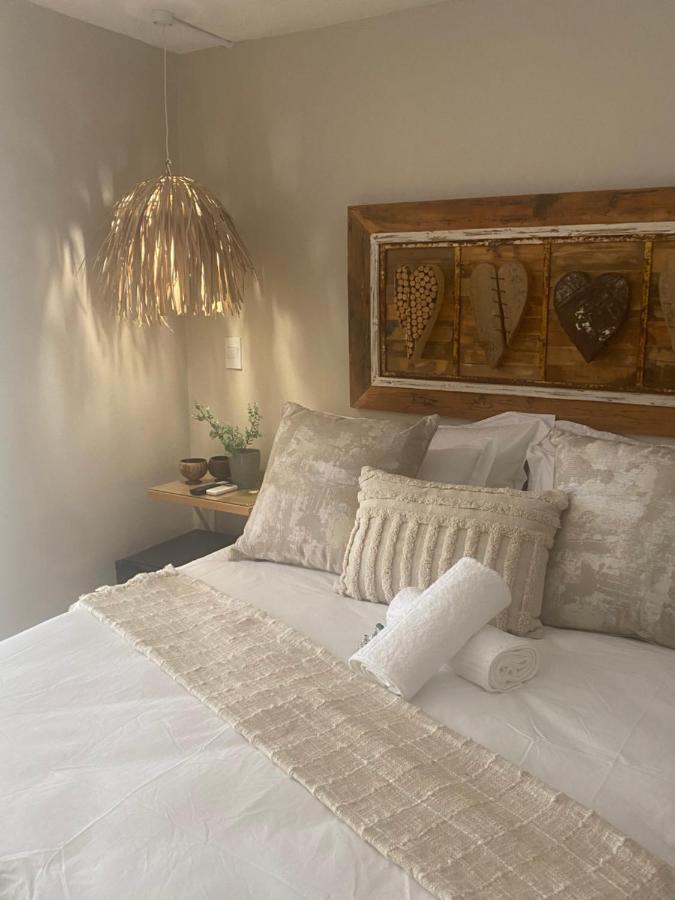 Luxury Upmarket Guesthouse 20 On 4Th 루스텐버그 외부 사진