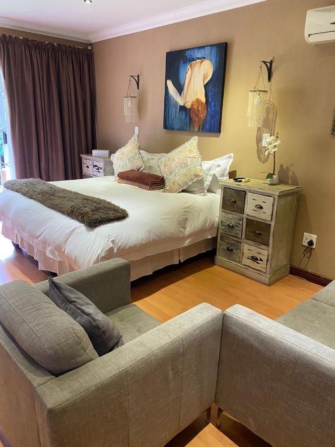 Luxury Upmarket Guesthouse 20 On 4Th 루스텐버그 외부 사진