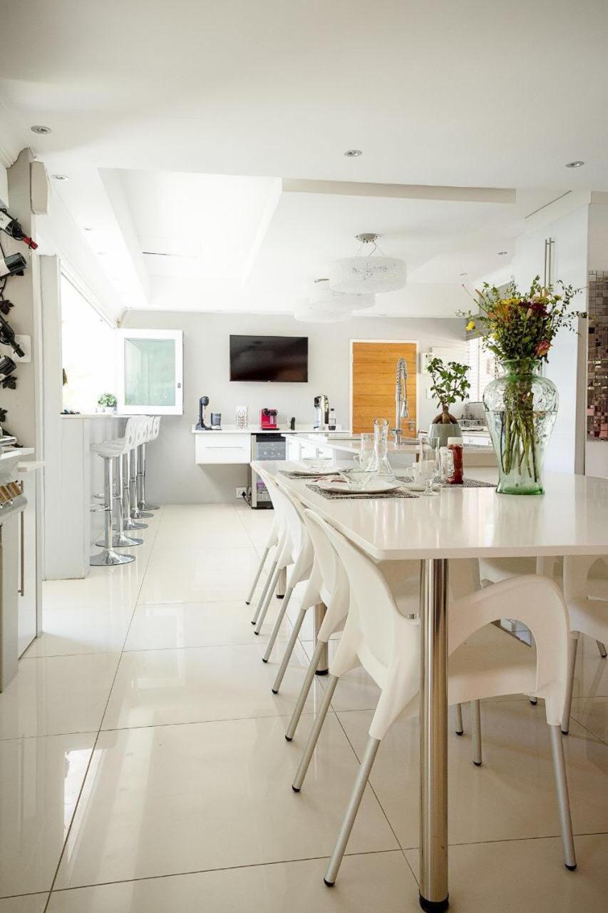 Luxury Upmarket Guesthouse 20 On 4Th 루스텐버그 외부 사진