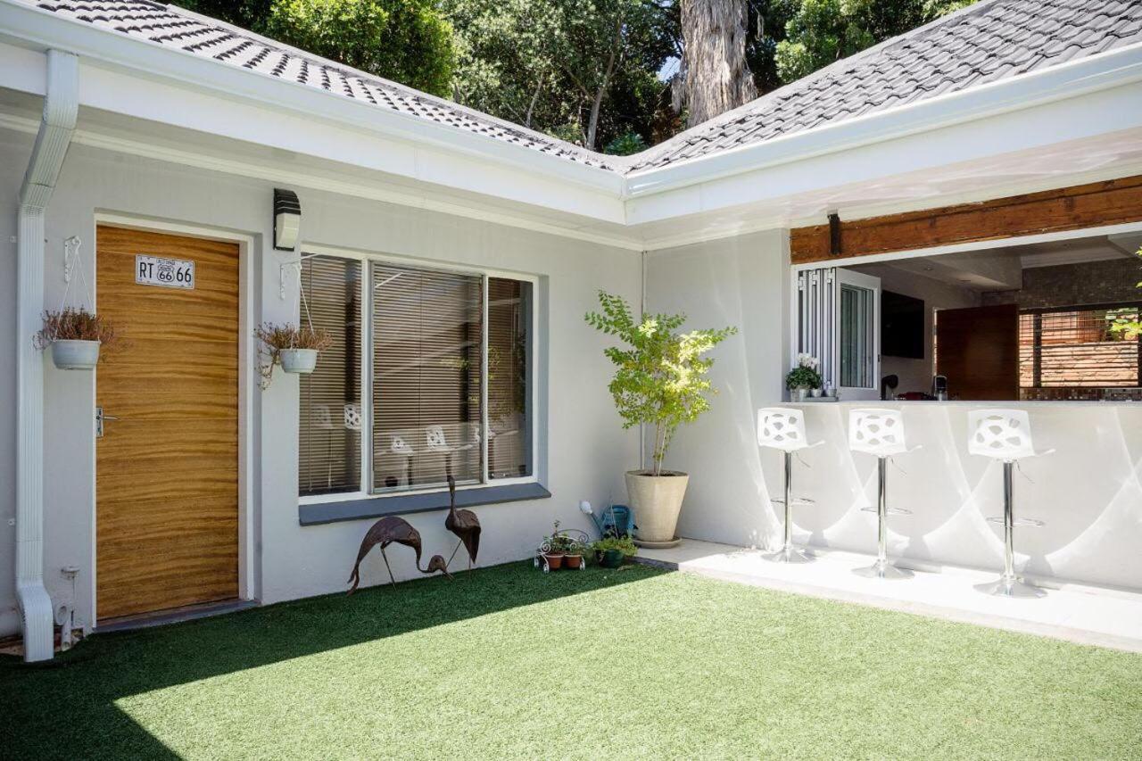 Luxury Upmarket Guesthouse 20 On 4Th 루스텐버그 외부 사진
