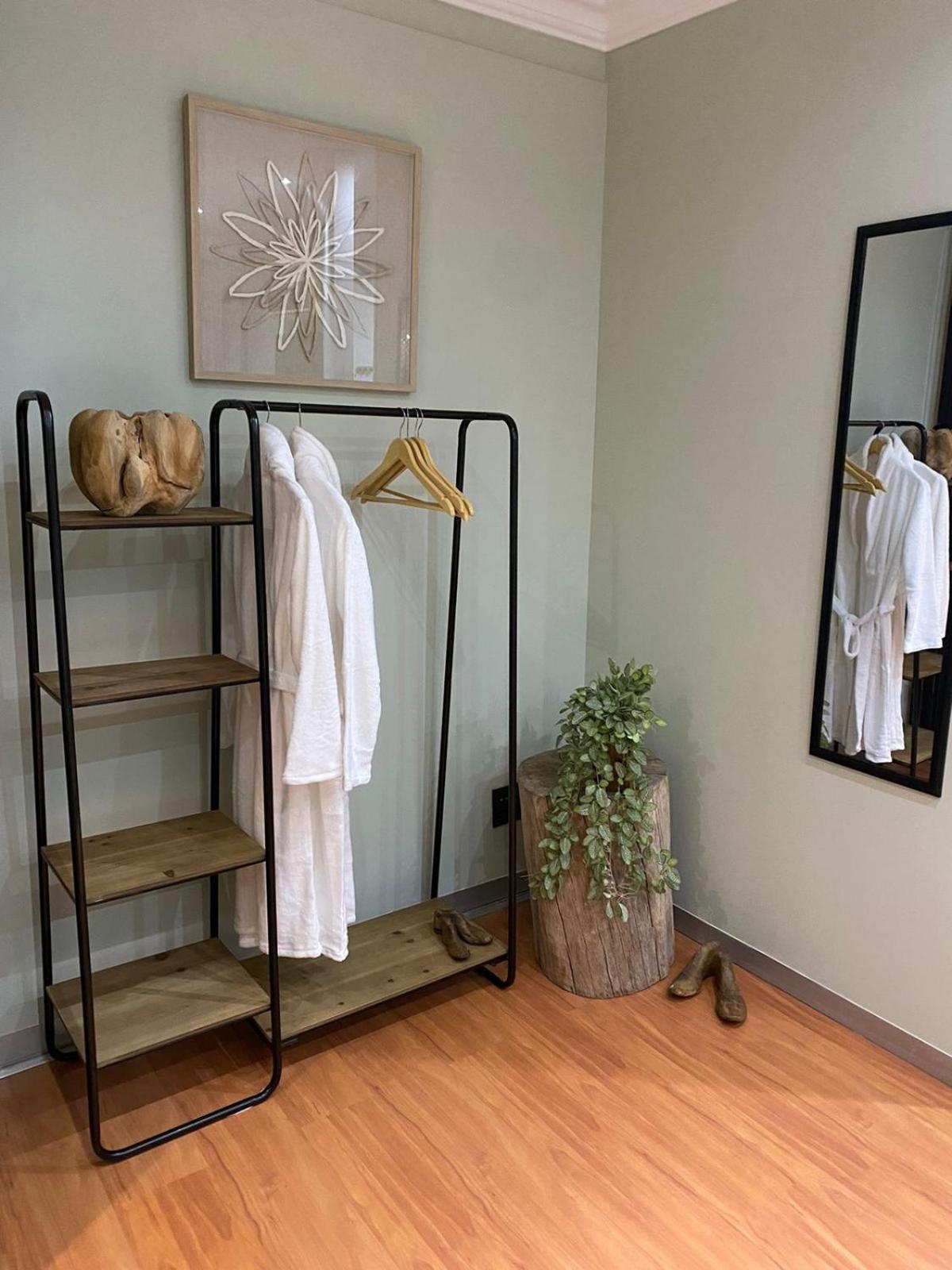 Luxury Upmarket Guesthouse 20 On 4Th 루스텐버그 외부 사진