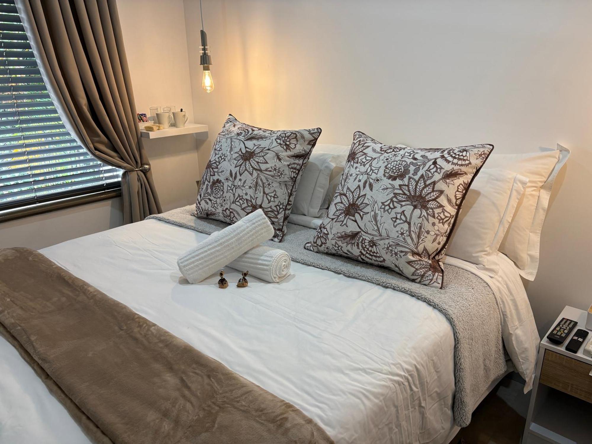 Luxury Upmarket Guesthouse 20 On 4Th 루스텐버그 외부 사진